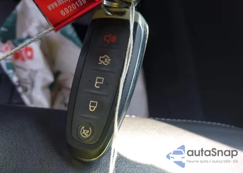 2017 Ford Escape Titanium z USA, uszkodzony, nr VIN 1FMCU9J99HUE27597